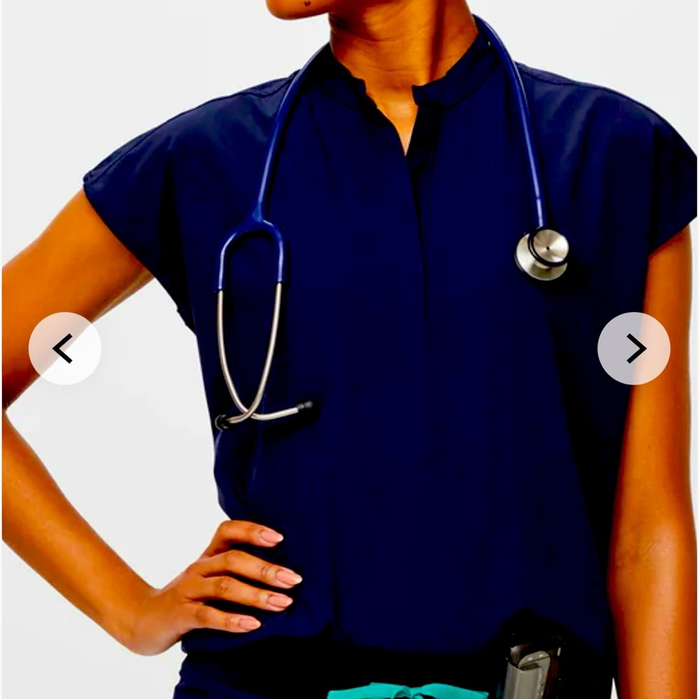 (SOLD) NWT Figs Rafaela top navy xxs